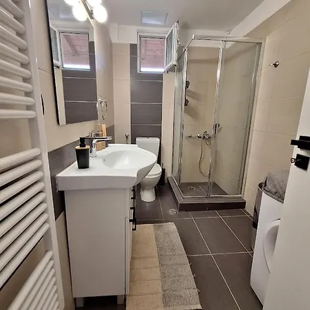 Charmanta 23 شقة نافبليو